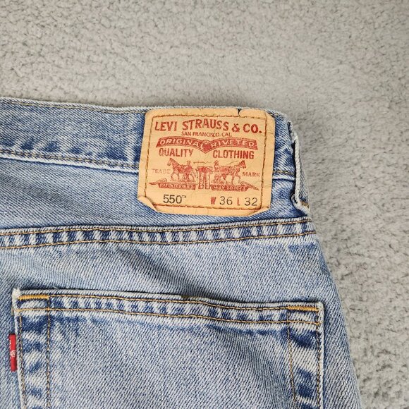 Levi's 550 Relaxed Fit Straight Leg Light Wash Denim Jeans Mens 36x32 Raw Hem - Picture 8 of 13